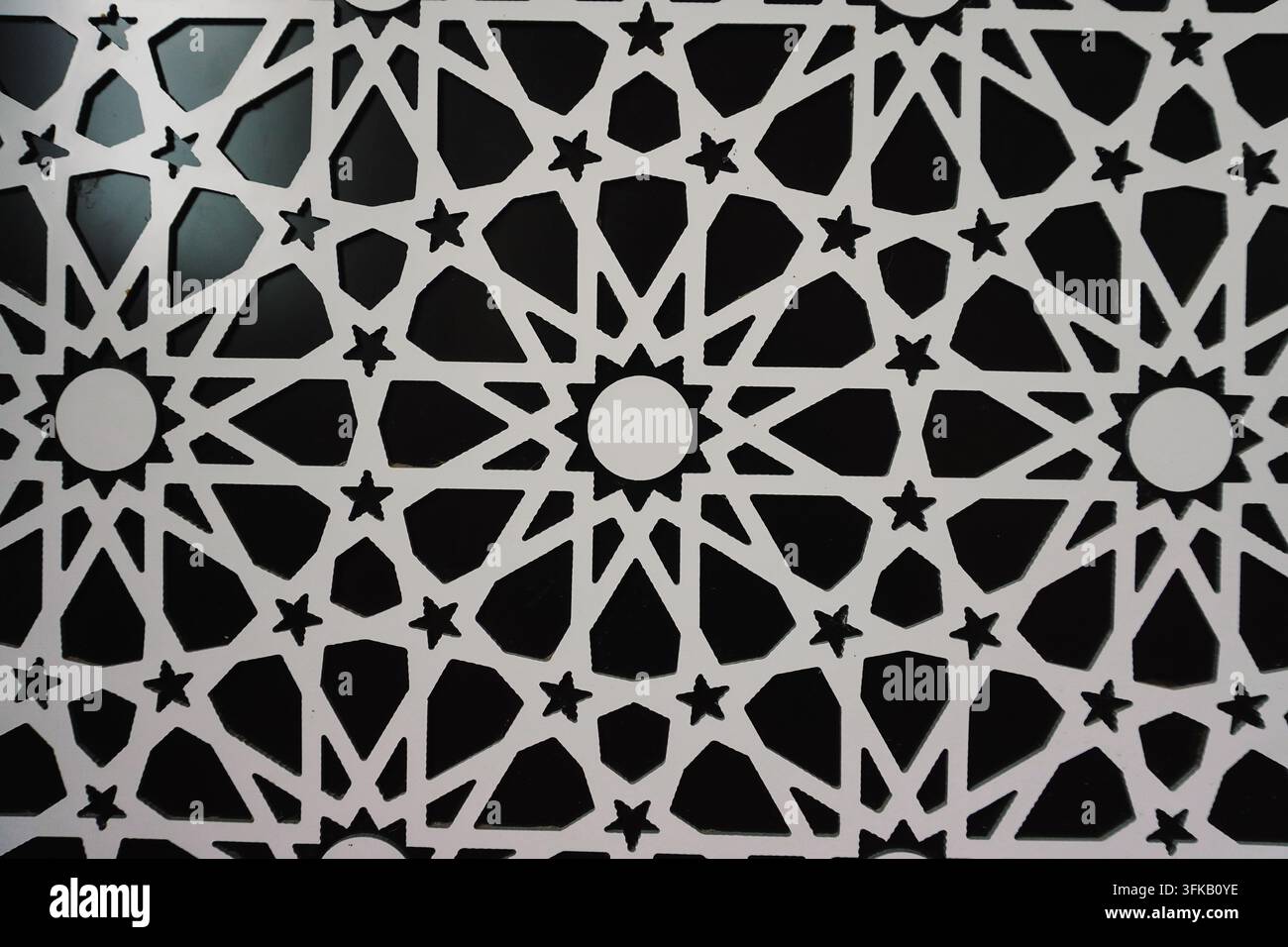 Islamisches geometrisches Sternmuster Metallgitter-Design Stockfoto