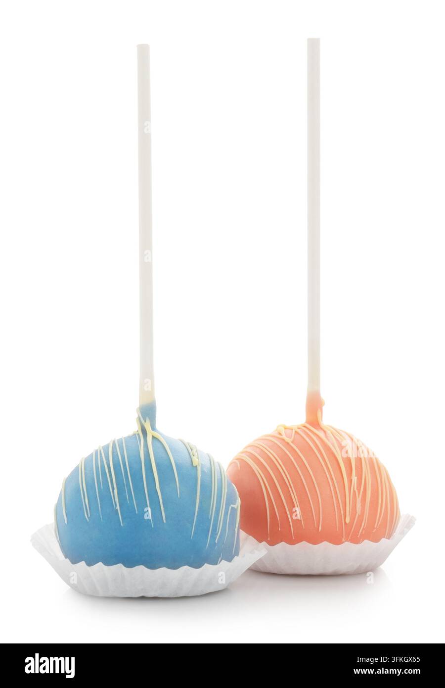 Zwei leckere Kuchen-Pops isoliert auf weiß Stockfoto