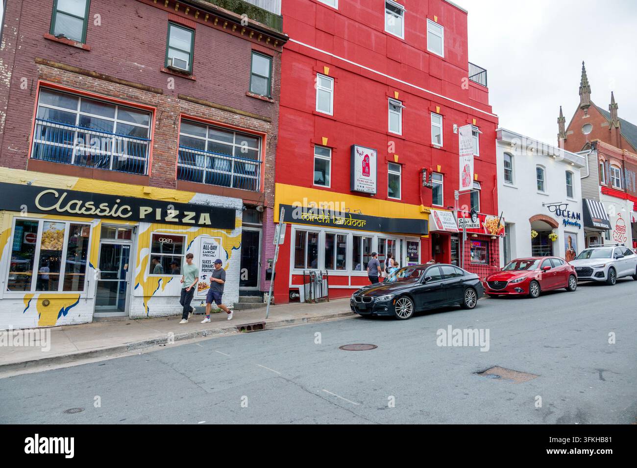 Halifax Nova Scotia Kanada, Innenstadt Argyle Street, Pizza-Ecke, Klassische Pizza, Mirchi Tandoor, Smoke's Poutinerie, Restaurantviertel, Lebensmittelgeschäfte, Sto Stockfoto