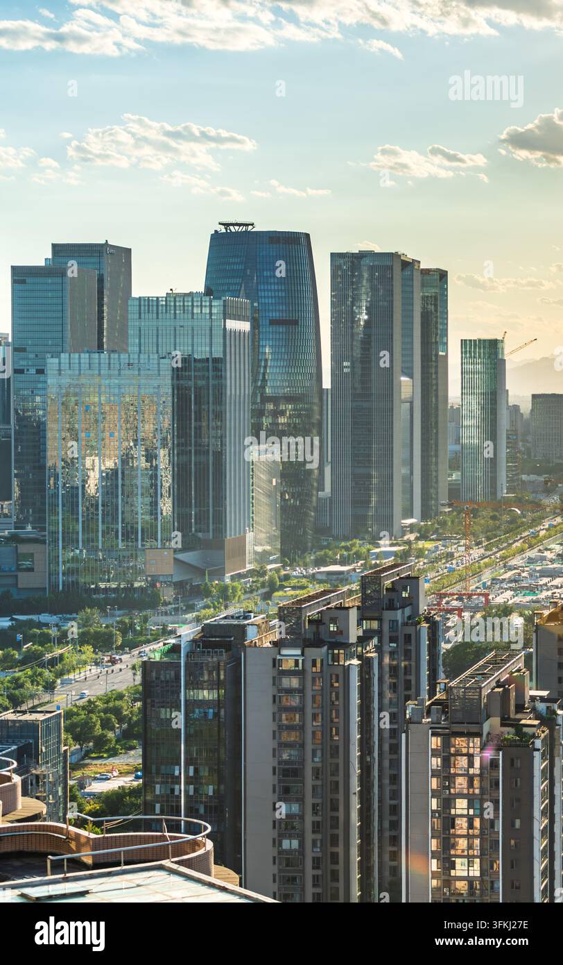 Vertikale Aufnahme der Luftansicht der Wolkenkratzer der Stadt Peking Stockfoto