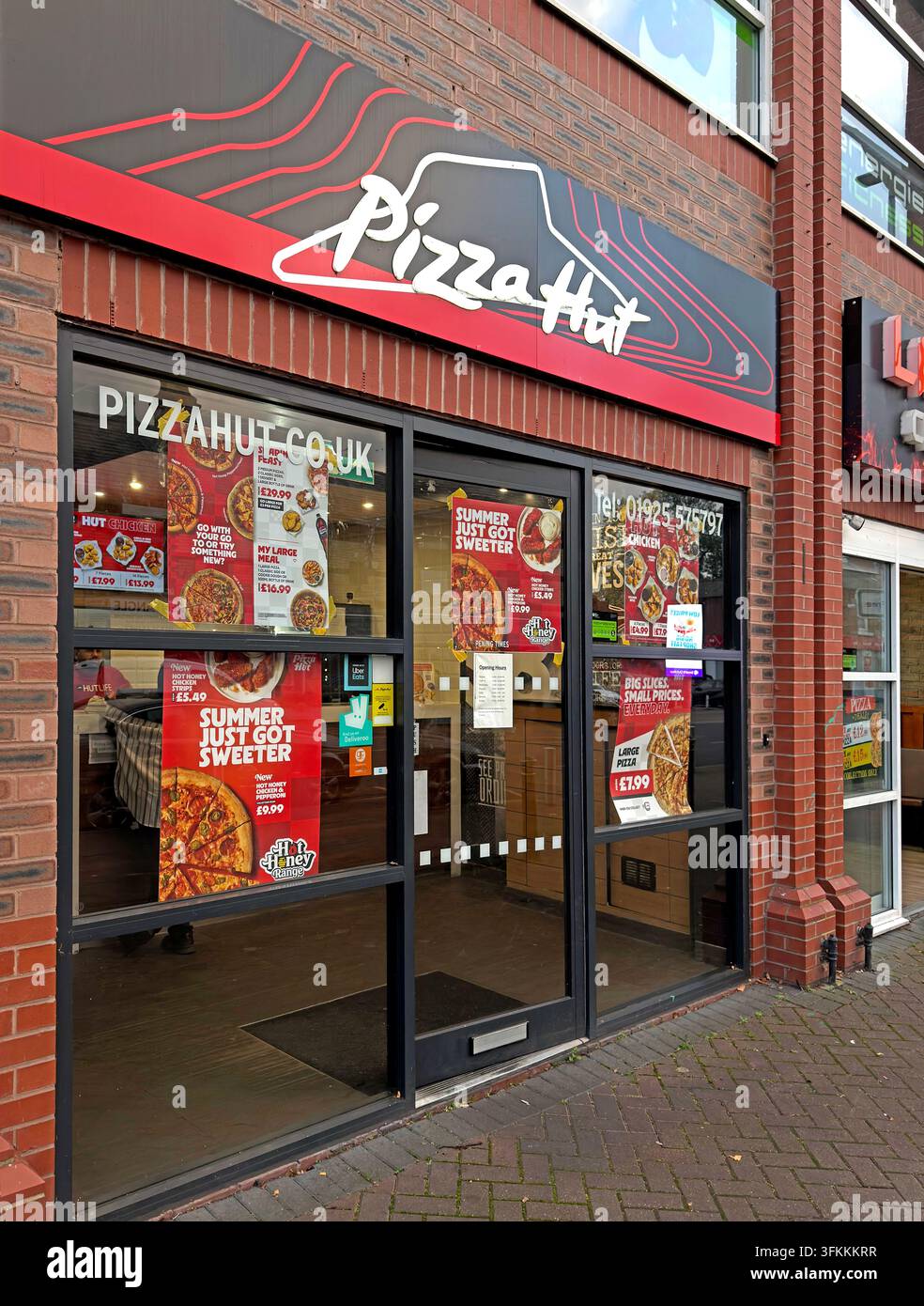 Pizza Hut Zum Mitnehmen in 7 Maybrook Place in Latchford, Warrington. Stockfoto