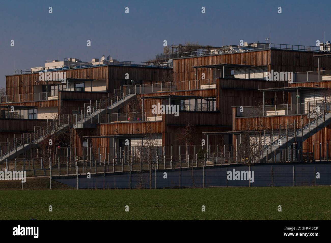 Schule und Kindergarten in Asperner Seestadt in Wien Stockfoto
