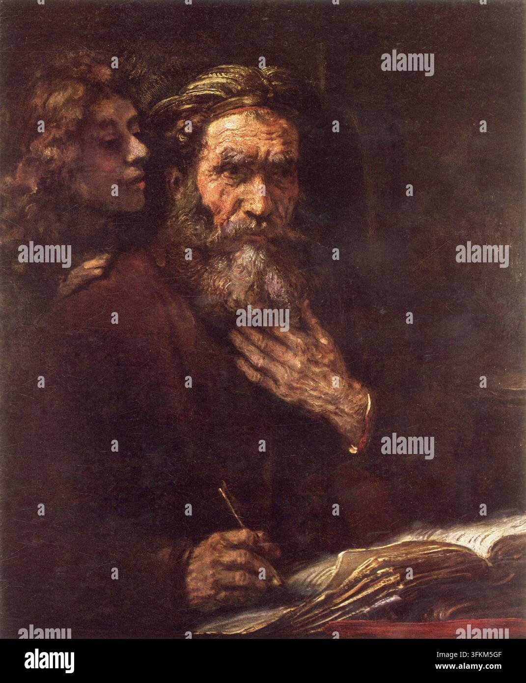 'Matthäus der Evangelist', 1661, (1967). Alternativer Titel: Matthäus und der Engel. Matthäus sitzt und schreibt sein Evangelium in einem großen Folianten und hört der himmlischen Inspiration zu, die von einem Engel kommt, der über seine Schulter flüstert. Die Annahme, dass der Engel die Züge von Rembrandts Sohn Titus trägt, bleibt reine Vermutung. Gemälde im Louvre, Paris. Aus "Rembrandt" von Ludwig Münz und Bob Haak, [Harry N. Abrams, Inc., New York, 1967] Stockfoto