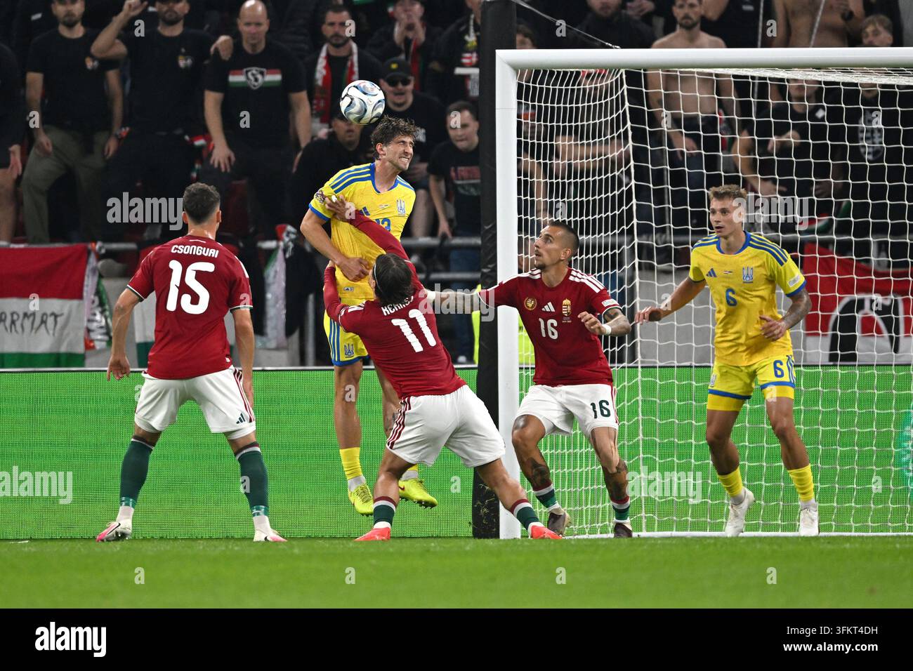 IPA88971337 - Illia Zabarnyi (Ukraine) während der Nations League-Gruppensphase, Spieltag 1, zwischen Ungarn und der Ukraine am 26. September 2026 in der Puskás Arena in Budapest, Ungarn Stockfoto