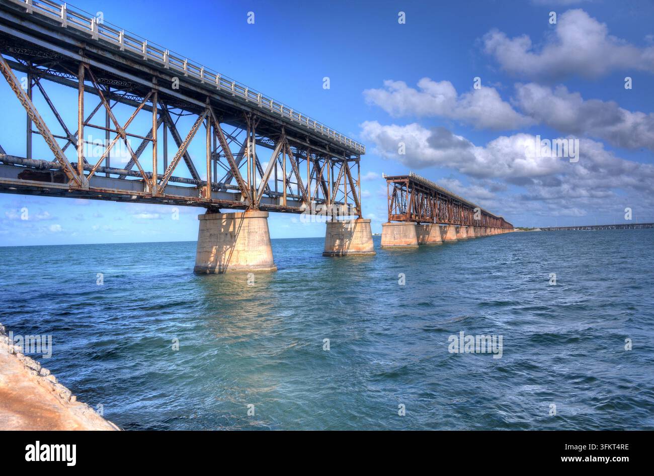Bahia Honda Bridge im Bahia Honda State Park in den Florida Keys. Eine verlassene Brücke an der Overseas Highway, die die Florida Keys im Süden verbindet Stockfoto