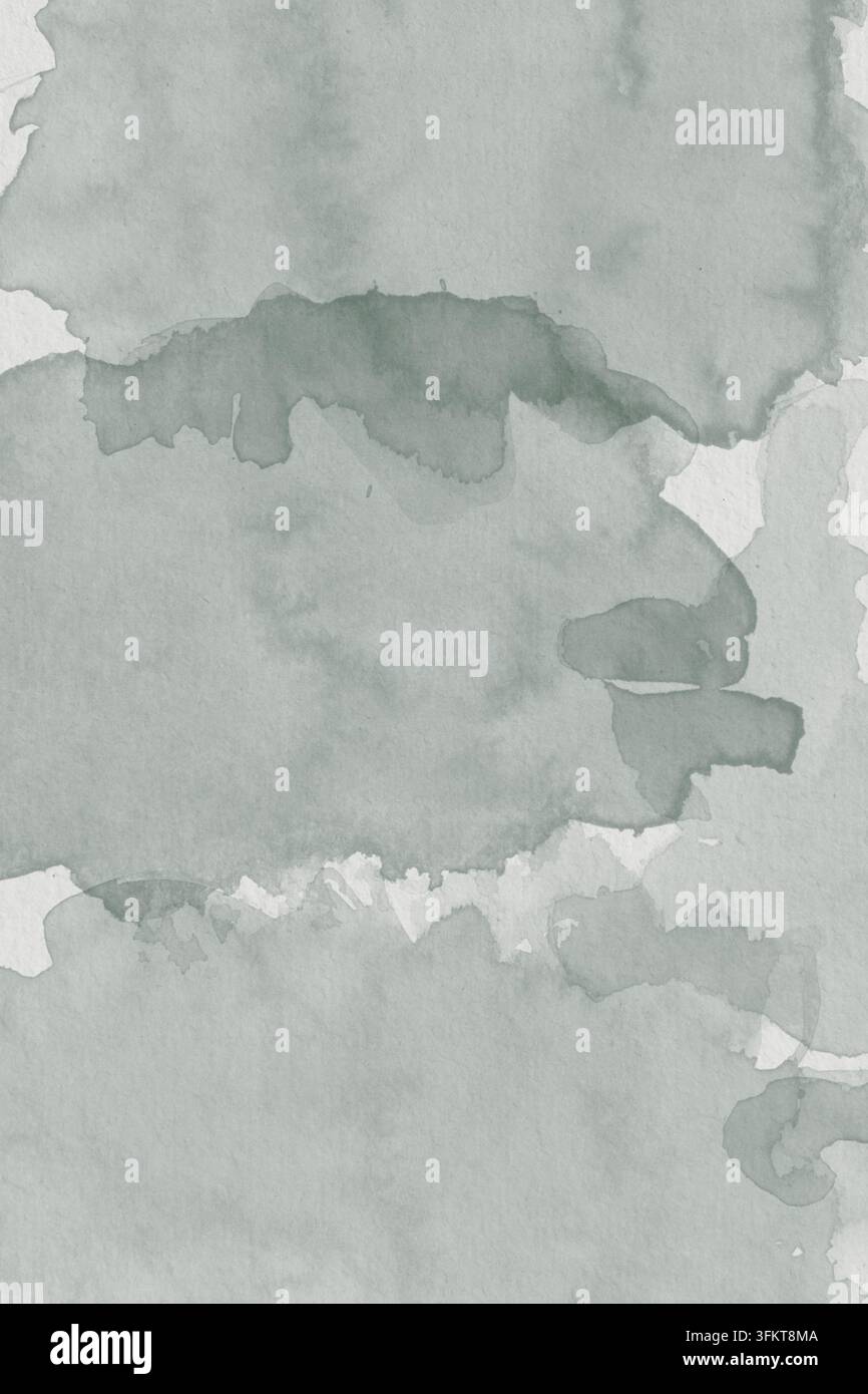 Ein Blatt Wasserfarbenpapier zeigt Flecken in grauen und staubblauen Tönen, eine elegante Textur, die sich als Hintergrund für einen silbernen Hochzeitsjahrestag eignet Stockfoto