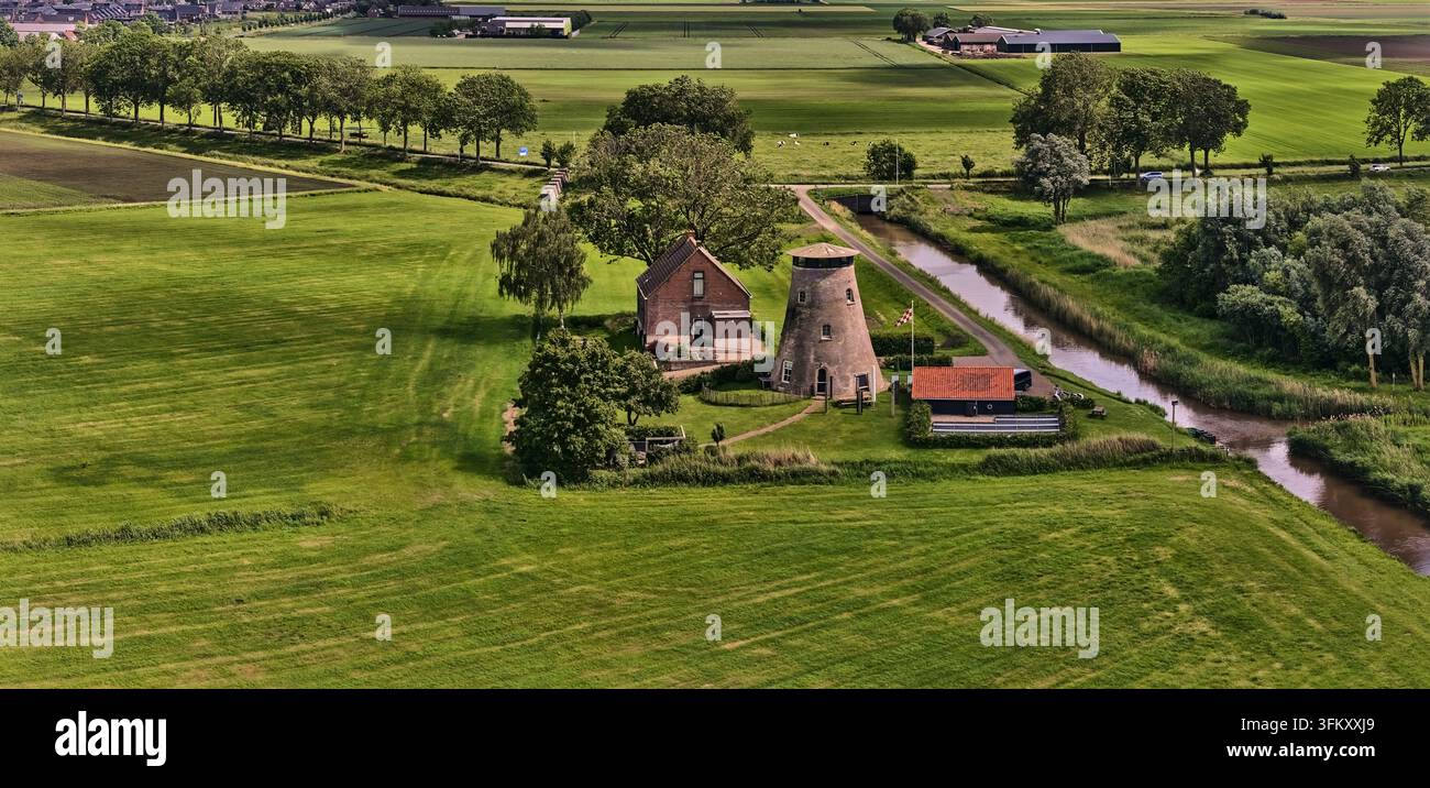 Erbserhaltung und ländliche Landschaft, ehemaliges Entwässerungsmühlen Schuddebeurs umgewandelt in ein Haus auf dem Land in Lage Zwaluwe, Niederlande Stockfoto