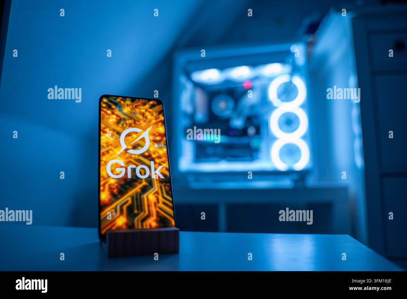 Das Grok-Logo wird auf einem Smartphone angezeigt. Der KI-Chatbot Grok wird von der US-Firma xAI angeboten. 18.01.2026. Stockfoto