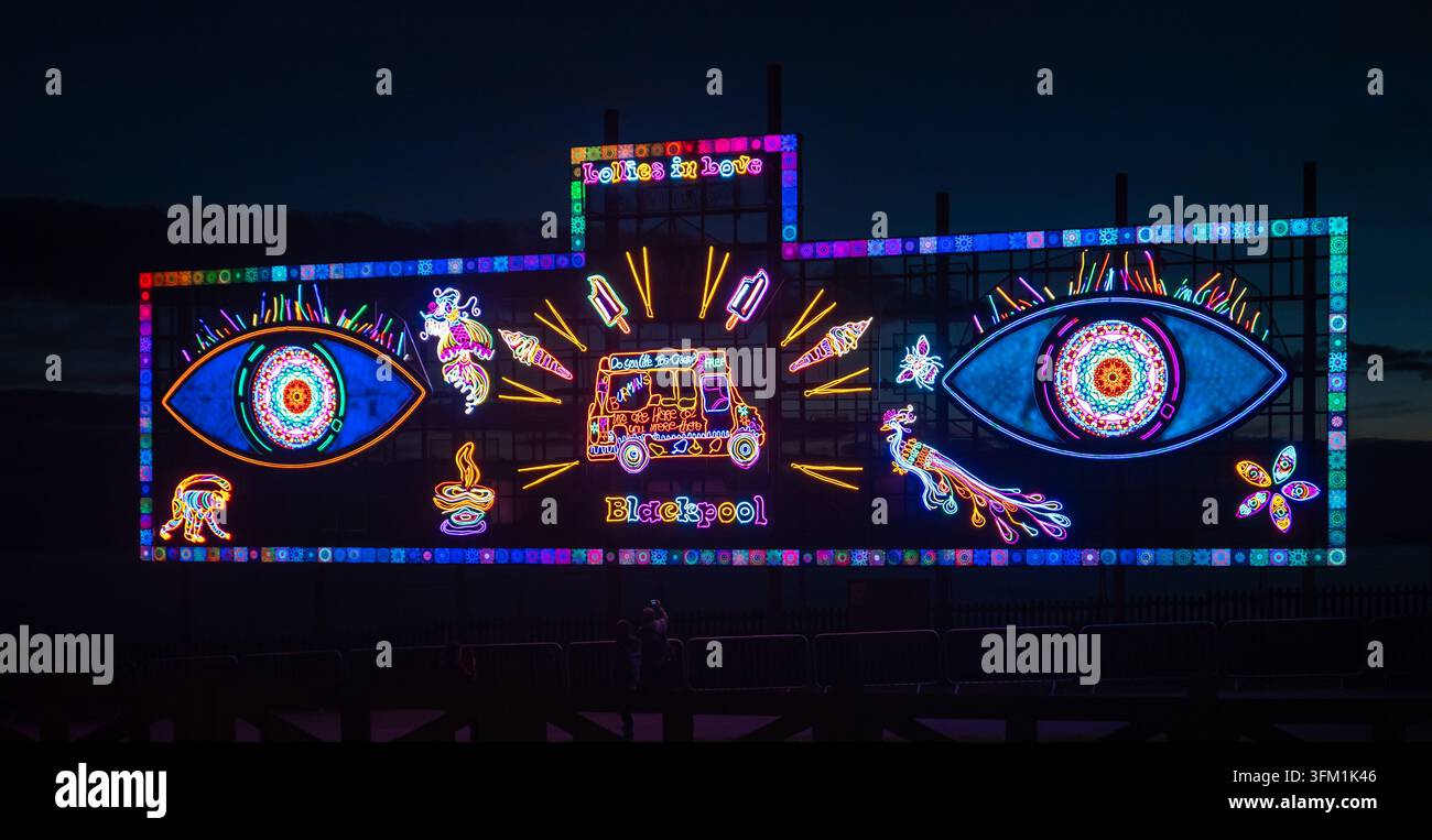 Spektakuläre Lichtshow bei den Blackpool-Leuchtfesten 2026 mit lebendigen Lichtern und farbenfrohen Designs entlang der berühmten Küstenpromenade von Blackpool Stockfoto
