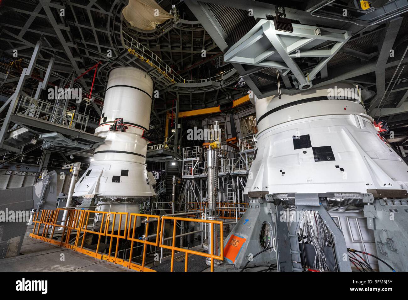Artemis-III-Booster-Stapelung, Kennedy Space Center, Florida, 11. Juli 2026 Stockfoto