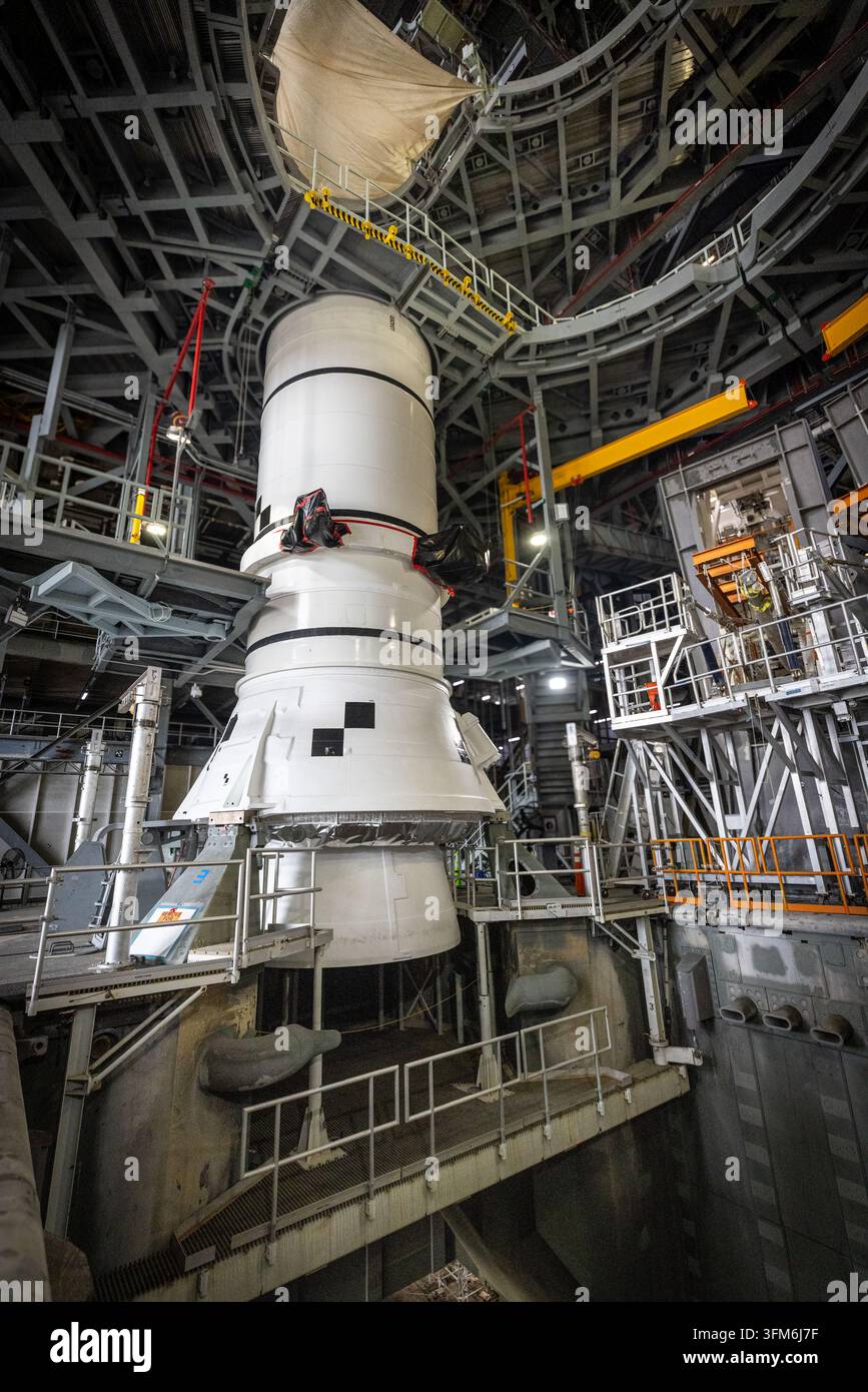 Artemis-III-Booster-Stapelung, Kennedy Space Center, Florida, 11. Juli 2026 Stockfoto