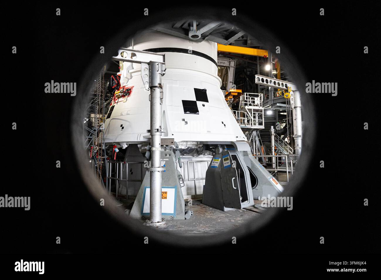 Artemis-III-Booster-Stapelung, Kennedy Space Center, Florida, 11. Juli 2026 Stockfoto