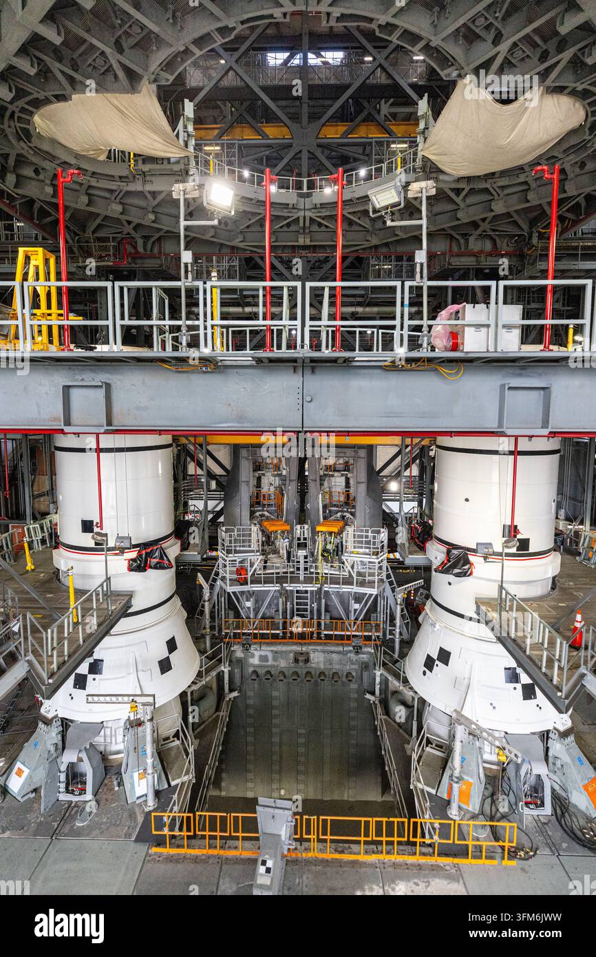 Artemis-III-Booster-Stapelung, Kennedy Space Center, Florida, 11. Juli 2026 Stockfoto