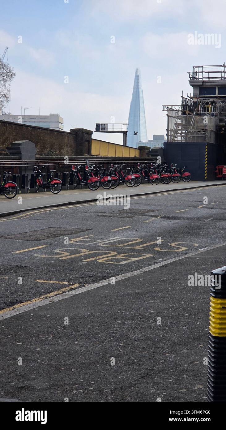 Das Shard in der Ferne - Smartphone-aufgenommenes Stockfoto