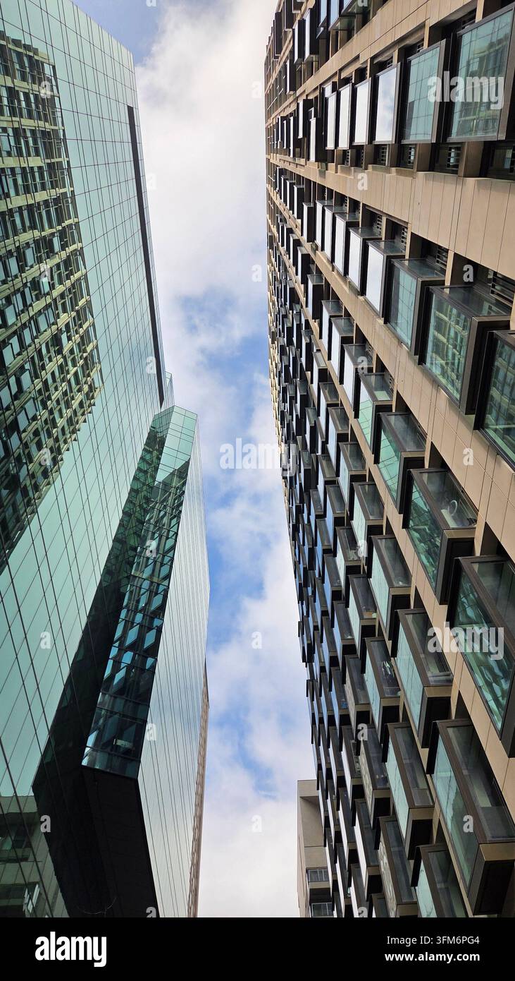 Skyscrappers - Smartphone-aufgenommenes Stockfoto