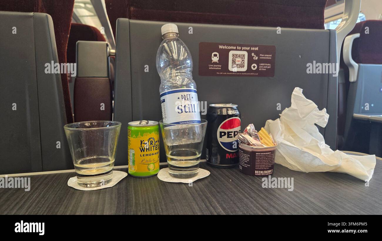 Müll vom Mittagessen - Smartphone-aufgenommenes Stockfoto
