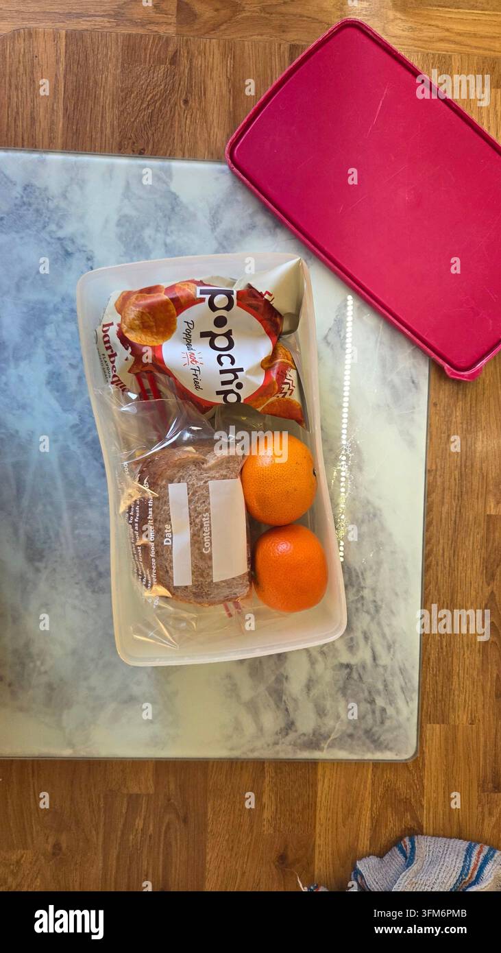 Lunchpaket - Smartphone-aufgenommenes Stockfoto