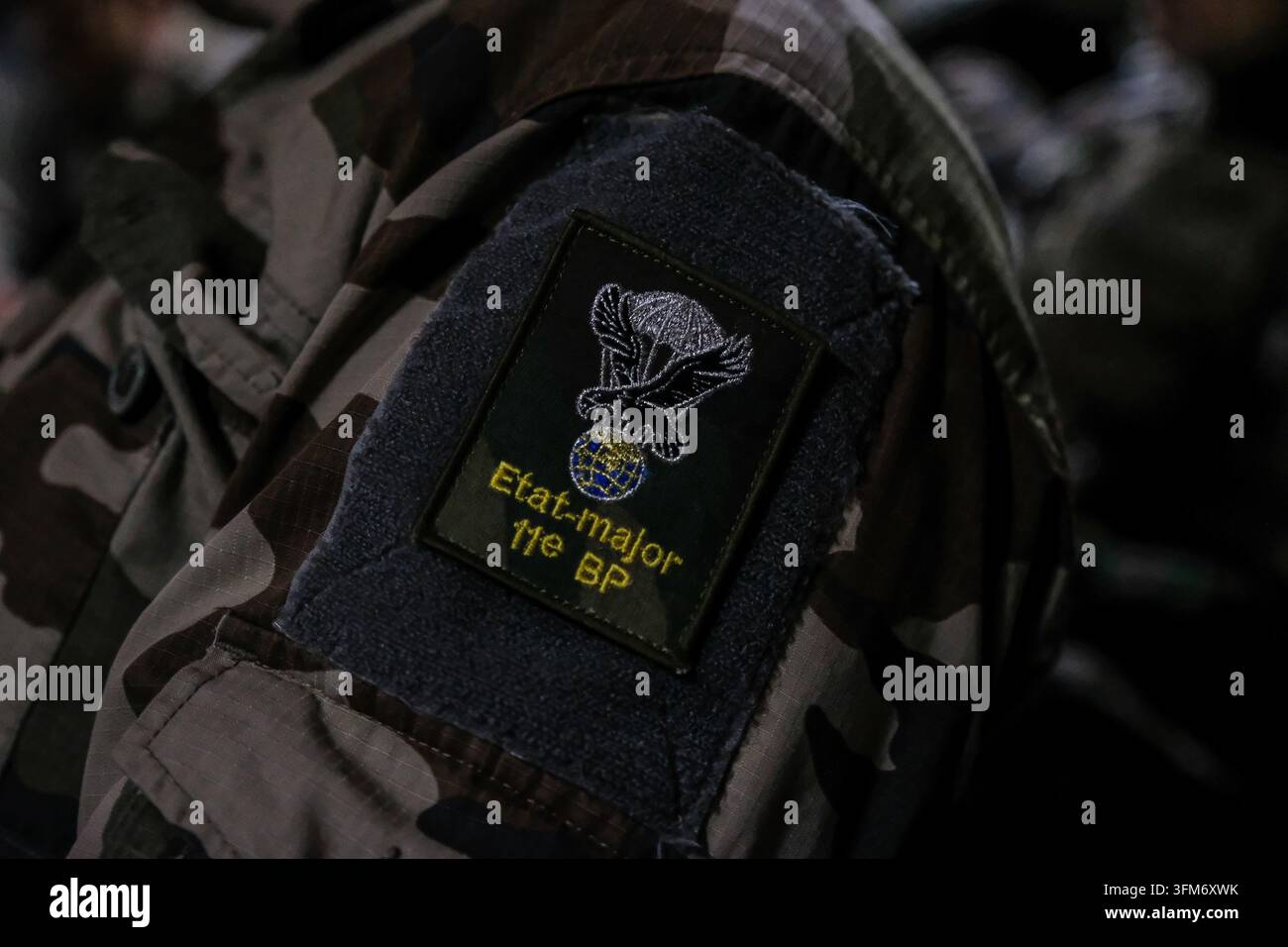 CAYLUS, FRANKREICH - 2018/11/16: Übung Falcon Amarante 2018 bringt französische, britische und amerikanische Fallschirmjäger im Camp Caylus zusammen, von der Masse Stockfoto
