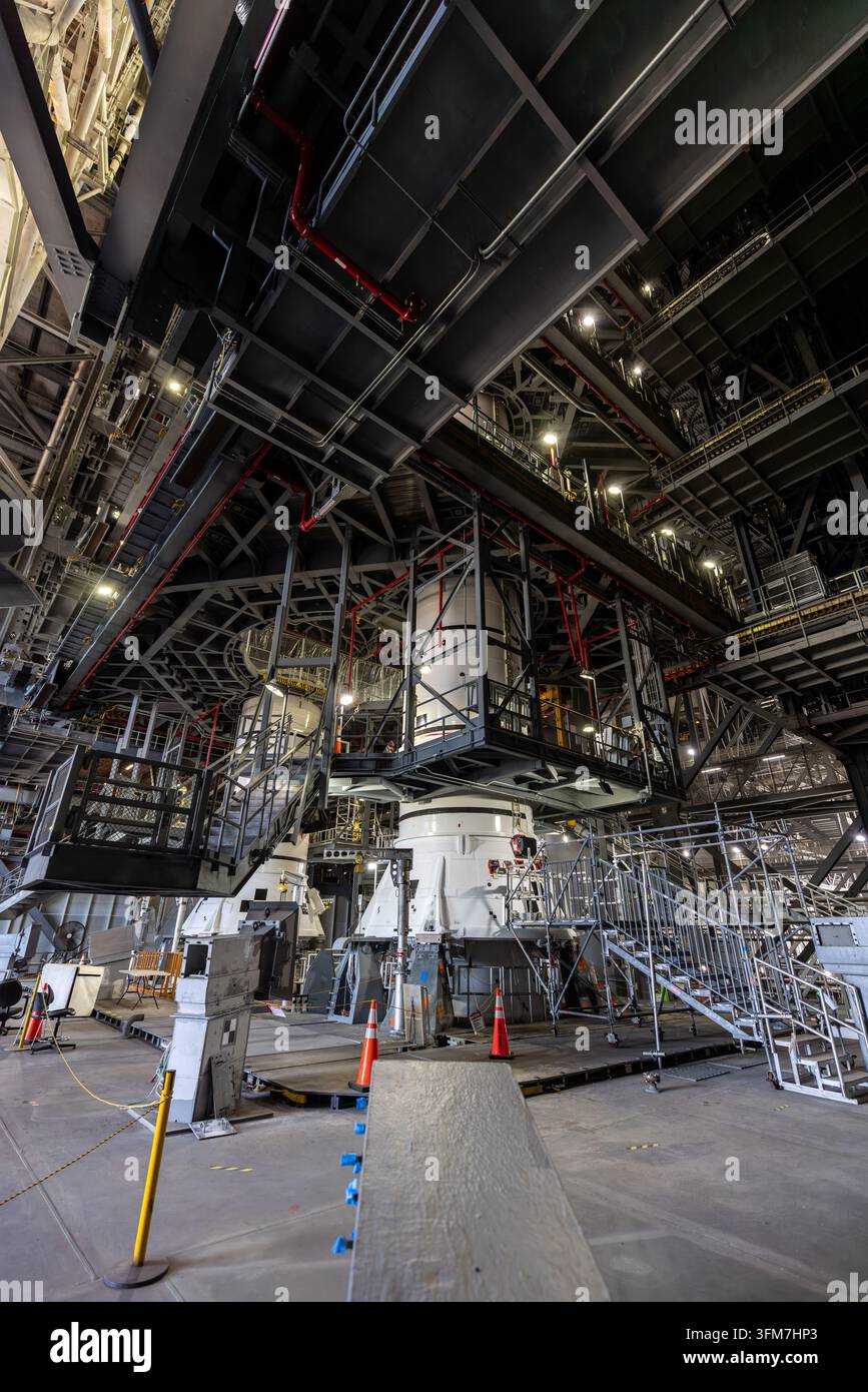 Artemis III Booster Stacking Coverage - LAC gekoppelt, Kennedy Space Center, Florida, 12. August 2026 Stockfoto
