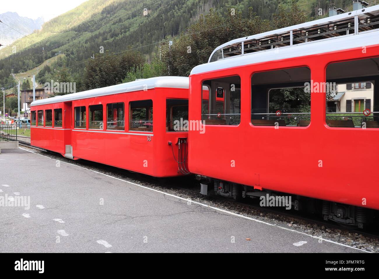 Touristenbahn Montenvers, die von Chamonix zur Mer de Glace fährt; Stadt Chamonix, Département Haute-Savoie, Frankreich. Stockfoto