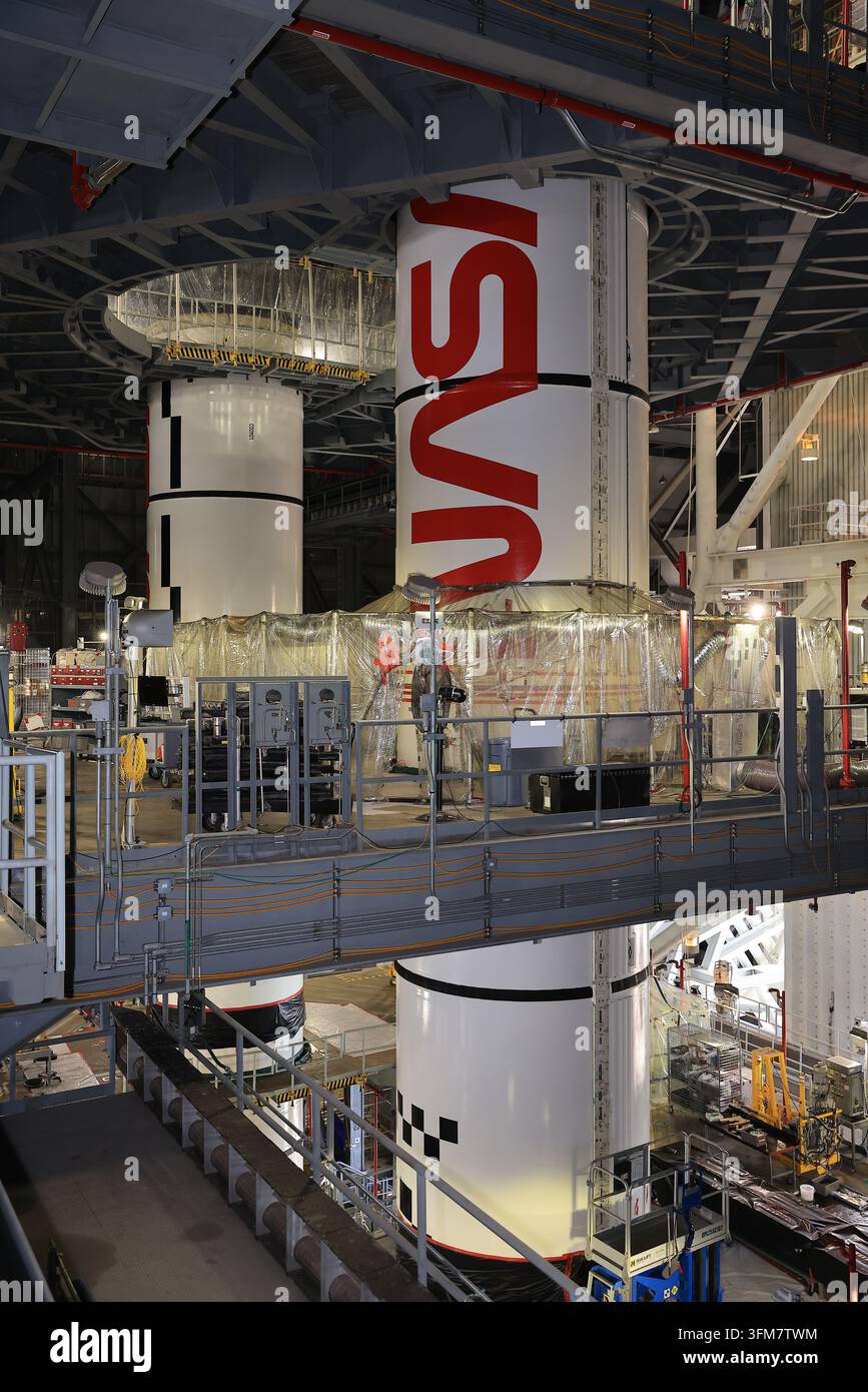 Artemis-III-Booster-Stapelung, Kennedy Space Center, Florida, 28. August 2026 Stockfoto