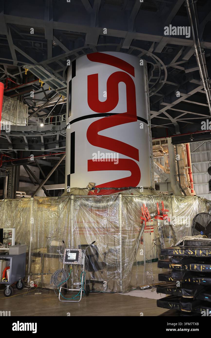 Artemis-III-Booster-Stapelung, Kennedy Space Center, Florida, 28. August 2026 Stockfoto