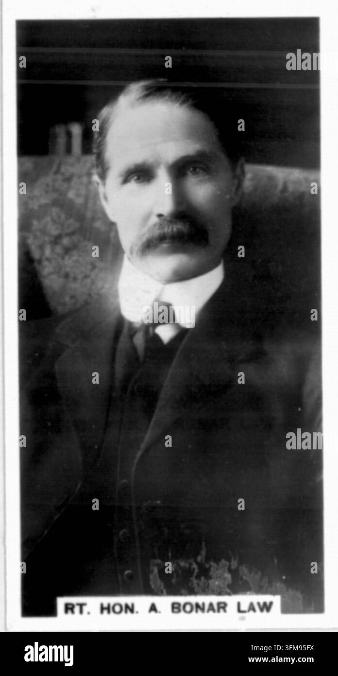 Ein Foto, das Andrew Bonar Law (1858–1923) zeigt, den in Kanada geborenen britischen konservativen Politiker, der von 1922 bis 1923 als Premierminister des Vereinigten Königreichs amtierte. Law, der in New Brunswick geboren wurde, war der Führer der Konservativen Partei und bleibt der einzige britische Premierminister, der außerhalb der Britischen Inseln geboren wurde. Er war eine zentrale Figur in der Unionist-Bewegung und diente während des Ersten Weltkriegs als Schatzkanzler, bevor er sein kurzes Premierministeramt antrat. c.1922. Stockfoto