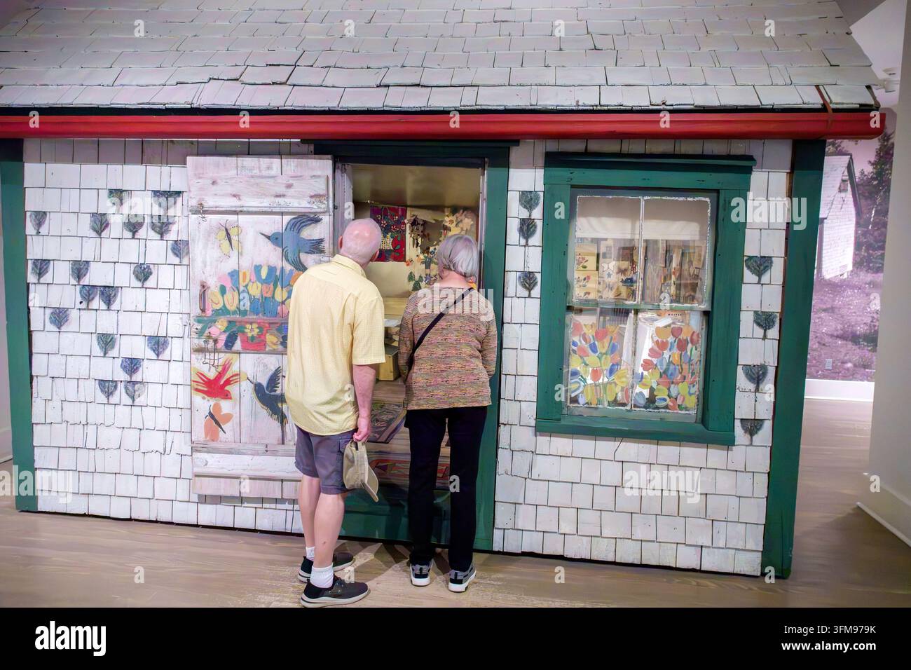 Halifax Nova Scotia Kanada, Kunstgalerie von Nova Scotia, Maud-Lewis-Gemaltes Haus, Maud Lewis, kanadische Volkskünstlerin, Volkskunstausstellung, ursprüngliches Zuhause, Farbe Stockfoto