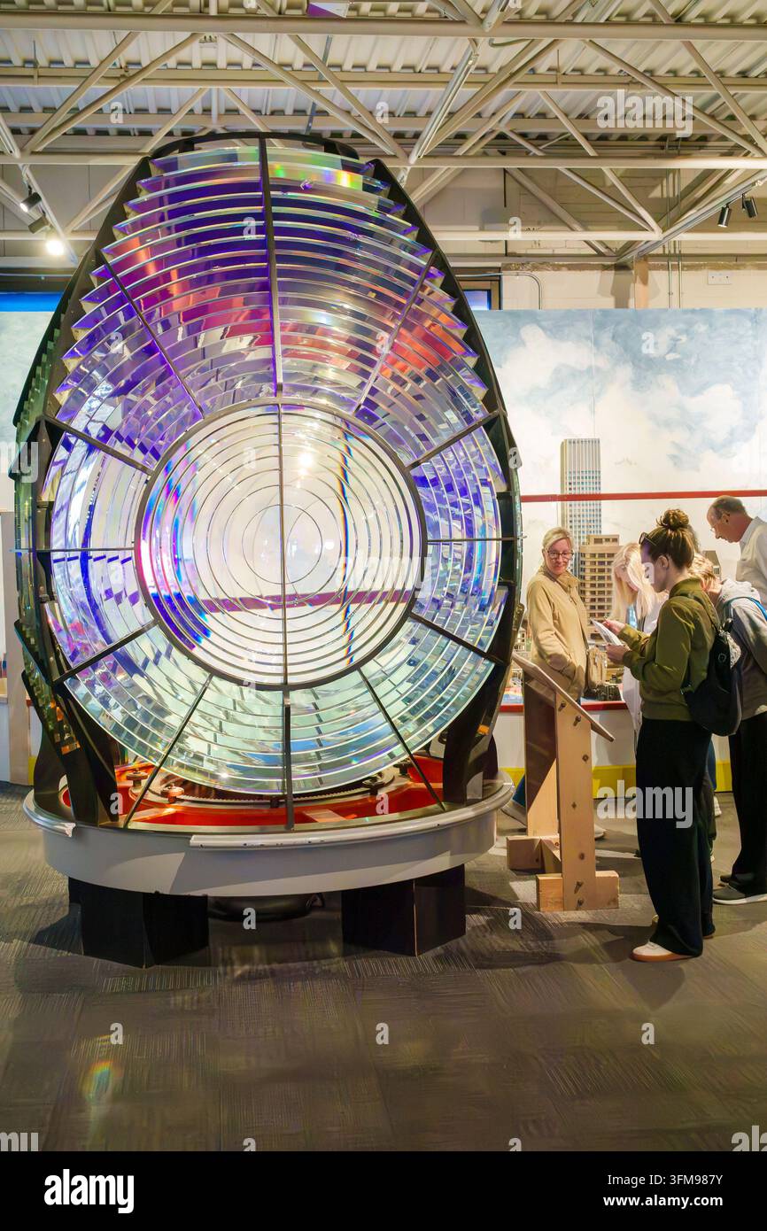Halifax Nova Scotia Kanada,Maritimes Museum des Atlantiks,Fresnel-Linse,Leuchtfeueroptik,grosse Glaslinse,Leuchtfeuerausrüstung,Maritimenavigation,Küstenregion Stockfoto