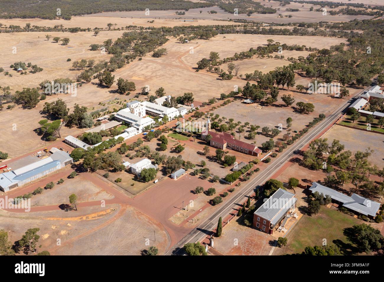 Luftbild der Abteikirche und des Benediktinerklosters in New Norcia. Dies ist die einzige klösterliche Stadt in Australien, gegründet im Jahr 1847. Westaustralien Stockfoto