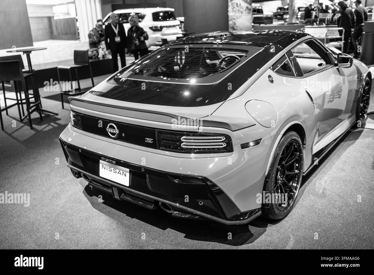 New York City, USA - 27. März 2024: Auto Show 2024. Nissan GT R Sportwagen. Nissan GT R Luxuscoupé. Nissan GT R Premium-Sportwagen, Seitenansicht Stockfoto