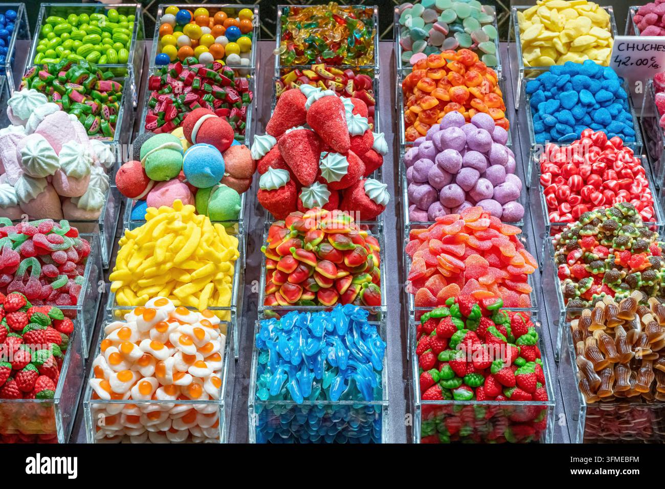 Bonbons und Fruchtgummi zum Verkauf auf einem Markt in Barcelona Stockfoto