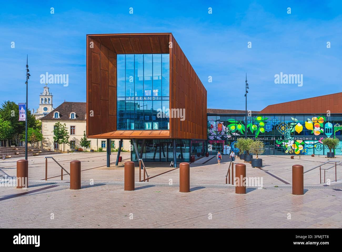 Frankreich, Côte d'Or, Dijon, Gebiet, das als UNESCO-Weltkulturerbe gelistet ist, internationale Stadt der Gastronomie und des Weins vom Architekten Anthony Béchu, das Lichtkanone, das die Ferrandi-Schule beherbergt Stockfoto
