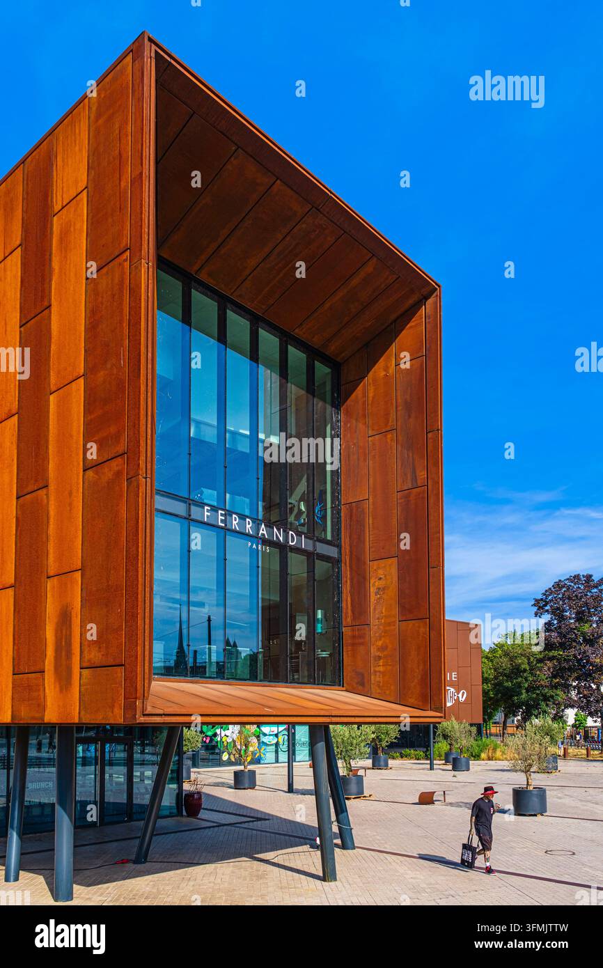 Frankreich, Côte d'Or, Dijon, Gebiet, das als UNESCO-Weltkulturerbe gelistet ist, internationale Stadt der Gastronomie und des Weins vom Architekten Anthony Béchu, das Lichtkanone, das die Ferrandi-Schule beherbergt Stockfoto