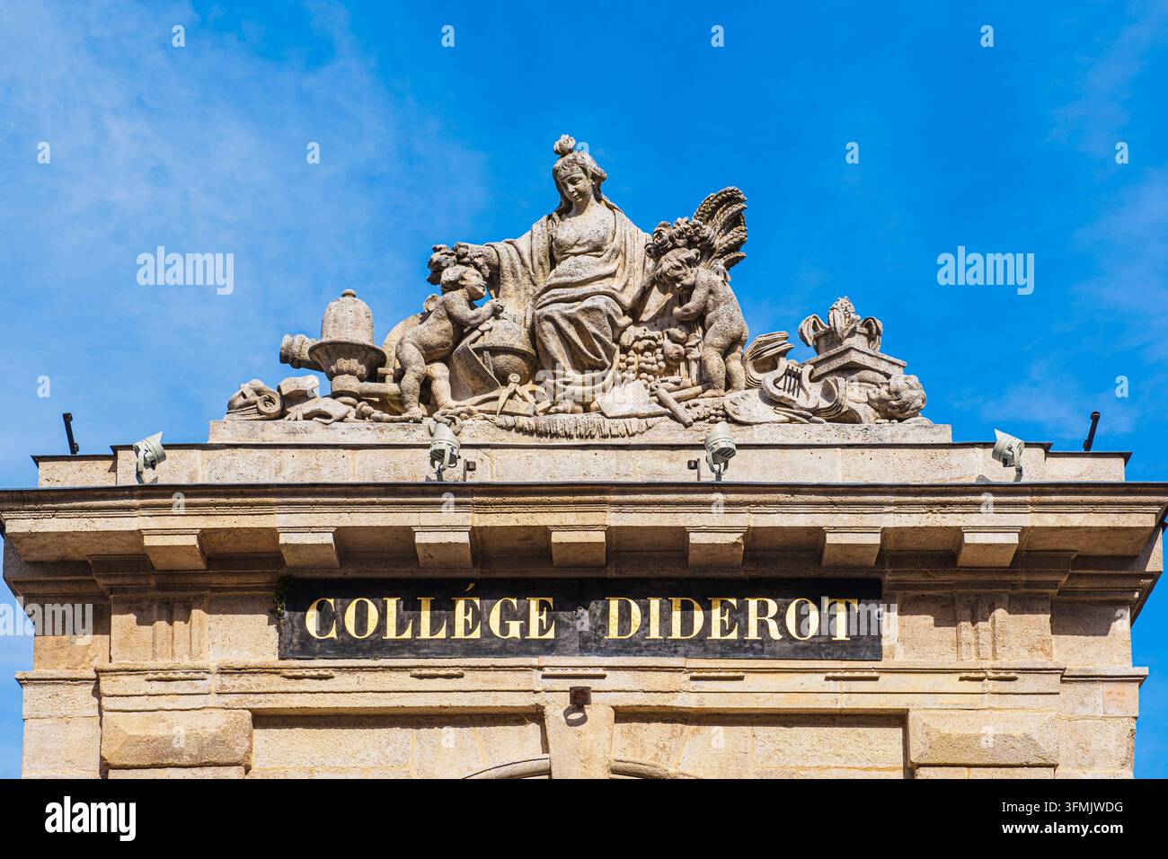 Frankreich, Haute-Marne, Langres, Diderot-Kolleg im Herzen der befestigten Stadt, ehemaliges Jesuitenkolleg aus dem 18. Jahrhundert Stockfoto