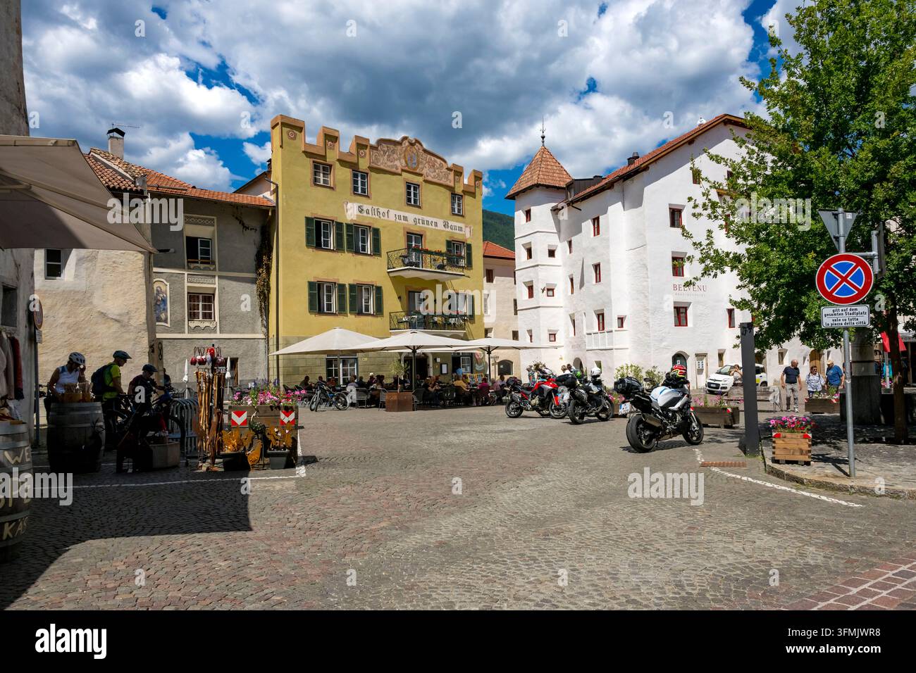 Italien, Trentino-Südtirol, Südtirol, Provinz Bozen, Glorenza (Glurns), mittelalterlicher Altstadtsplatz Stockfoto