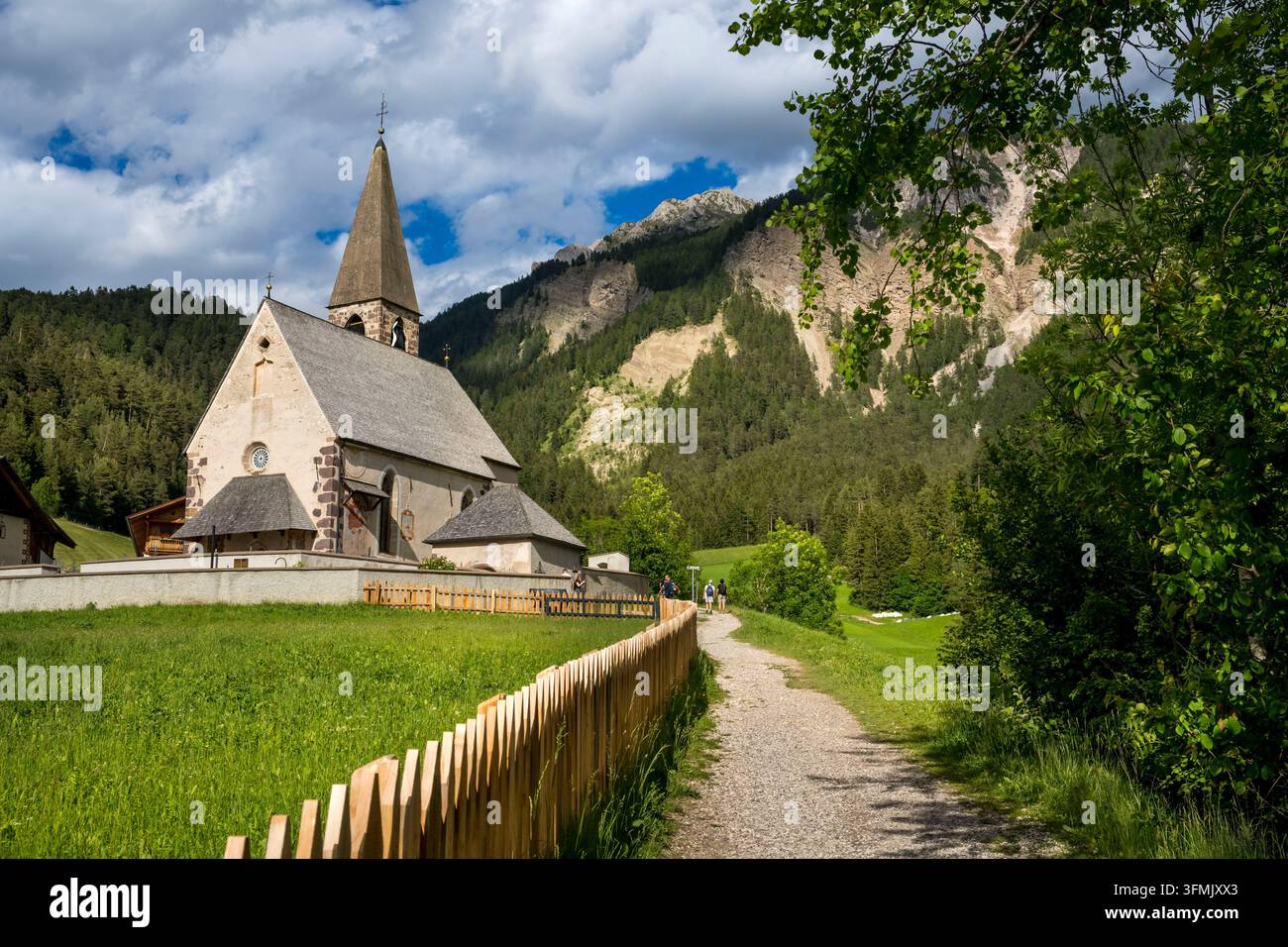 Italien, Trentino-Südtirol, Südtirol, Provinz Bozen, Val di Funes, Kirche Santa Maddalena Stockfoto