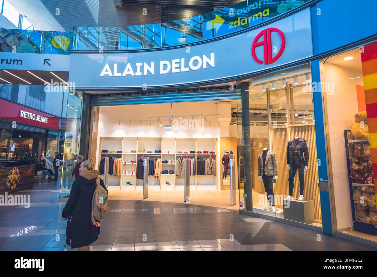 Alain Delon-Boutique in einem Einkaufszentrum in Bukarest, Rumänien Stockfoto
