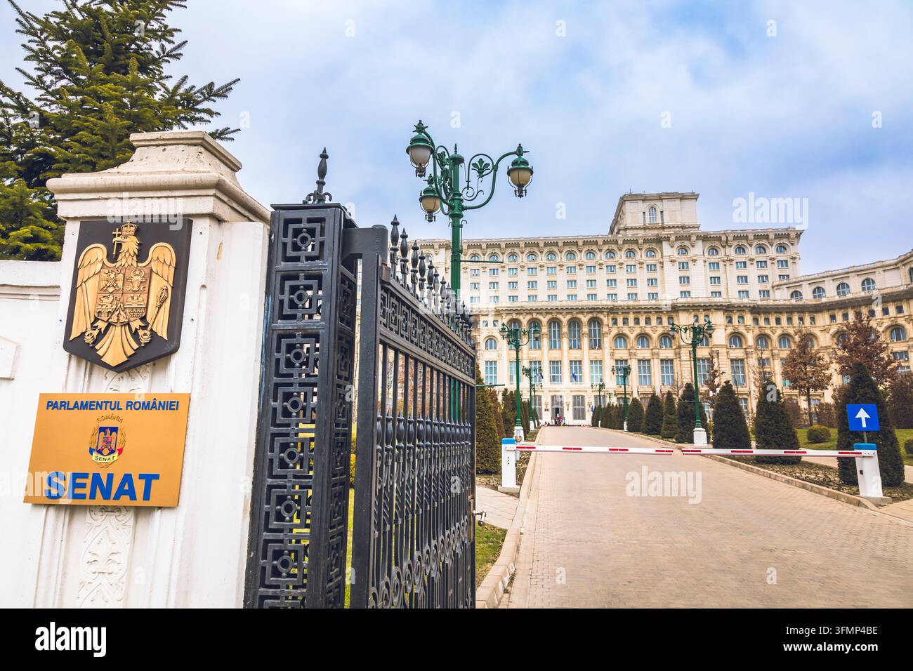 Europa, Rumänien, Bukarest. Palast des Parlaments, gewünscht vom kommunistischen Diktator Nicolae Ceaușescu Stockfoto