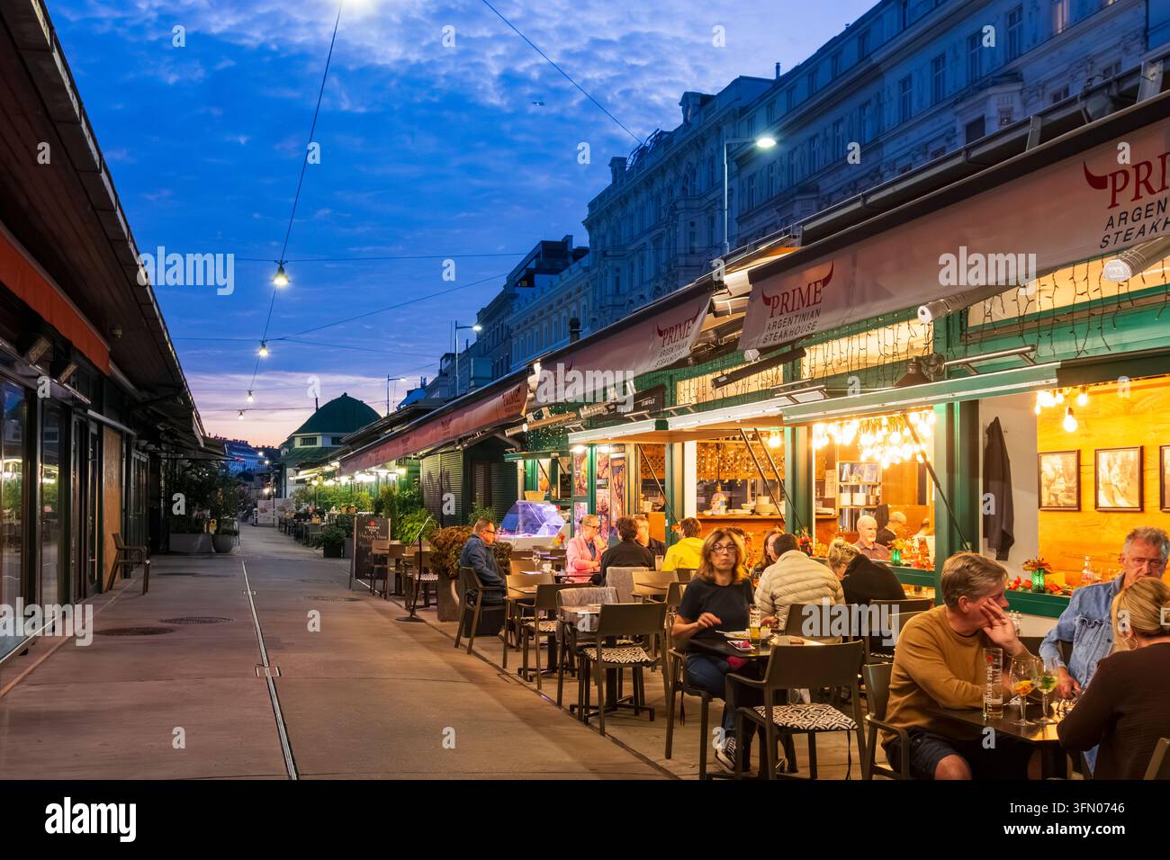 Wien: Restaurant im Markt Naschmarkt im 06. Mariahilf, Wien, Österreich Stockfoto