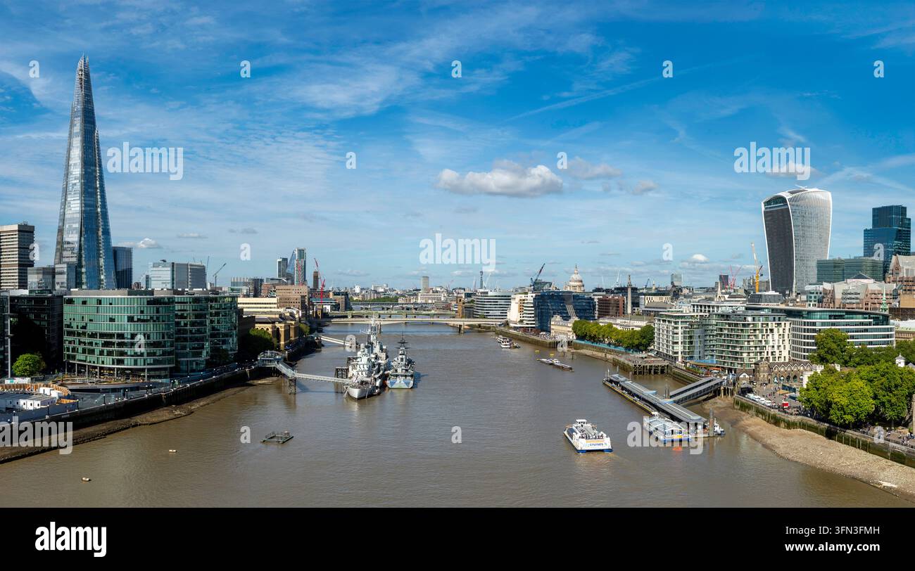 Die Themse von der Tower Bridge, London, England, UK Stockfoto