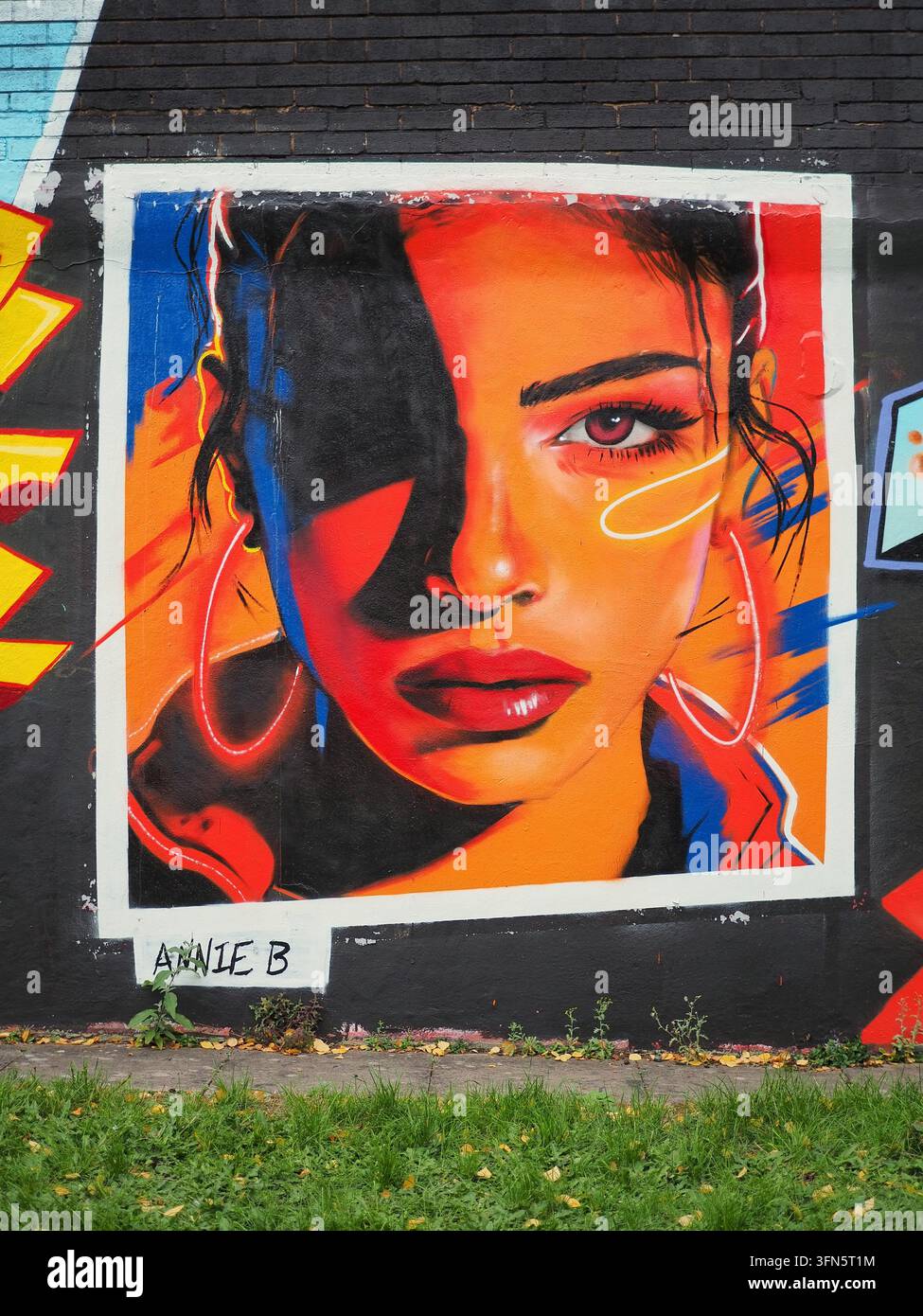 Künstlerisches Graffiti auf der Chapel Ash-Insel in Wolverhampton - September 2026 Stockfoto