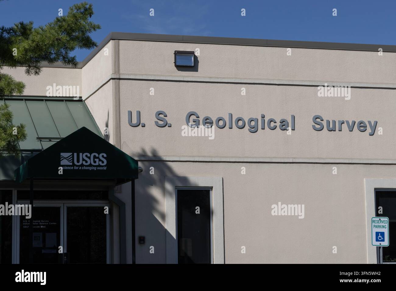 Indianapolis – 27. September 2026: Büro der U.S. Geological Survey. Die USGS untersucht Landschaften, kartiert Ressourcen und überwacht natürliche Gefahren wie Erdbeben Stockfoto