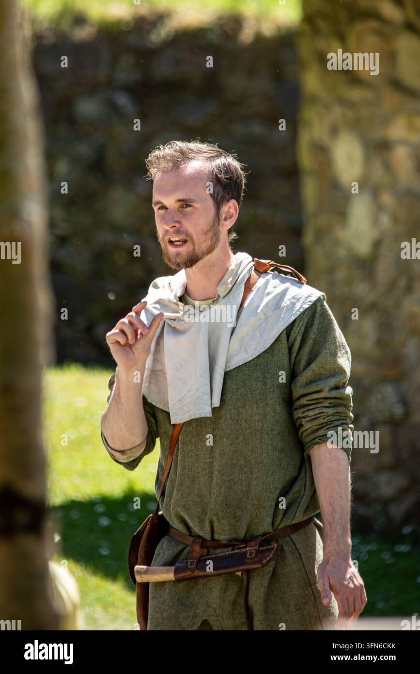 Ein Reiseführer im irischen Nationalen Erbepark in Co. Wexford, Irland Stockfoto