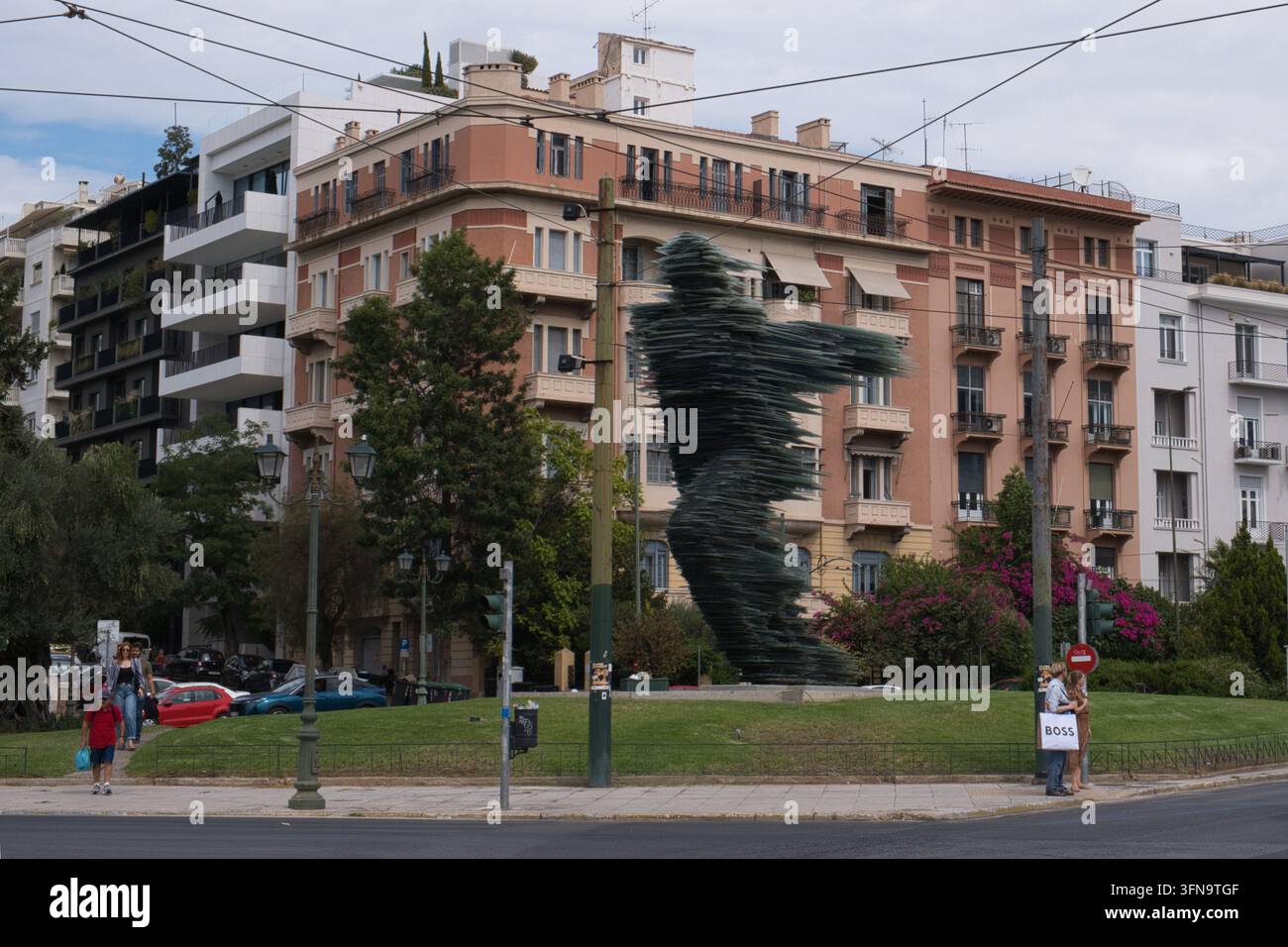 Glaskunstwerk O Dromeas (Der Läufer) von Costas Varotsos, Athen Stockfoto