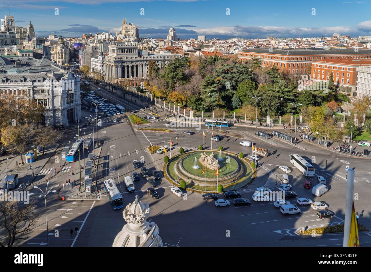 Madrid, Spanien. 14. Dezember 2018, Stadtbild von Madrid mit der Plaza de Cibeles Fontäne Stockfoto