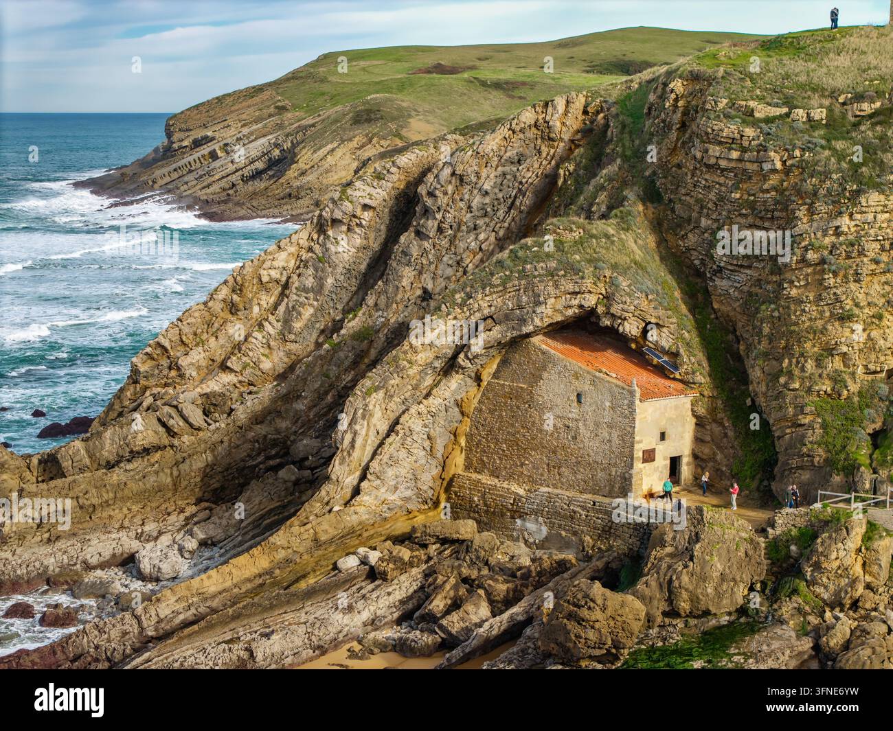 Luftbild der Ermita de Santa Justa, Ubiarco, Kantabrien, Nordspanien Stockfoto