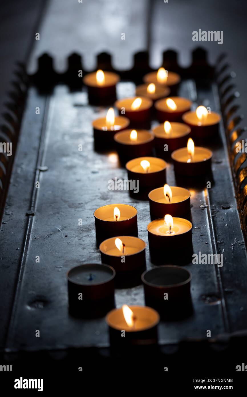 Kirchen-Gedenkkerzen Stockfoto