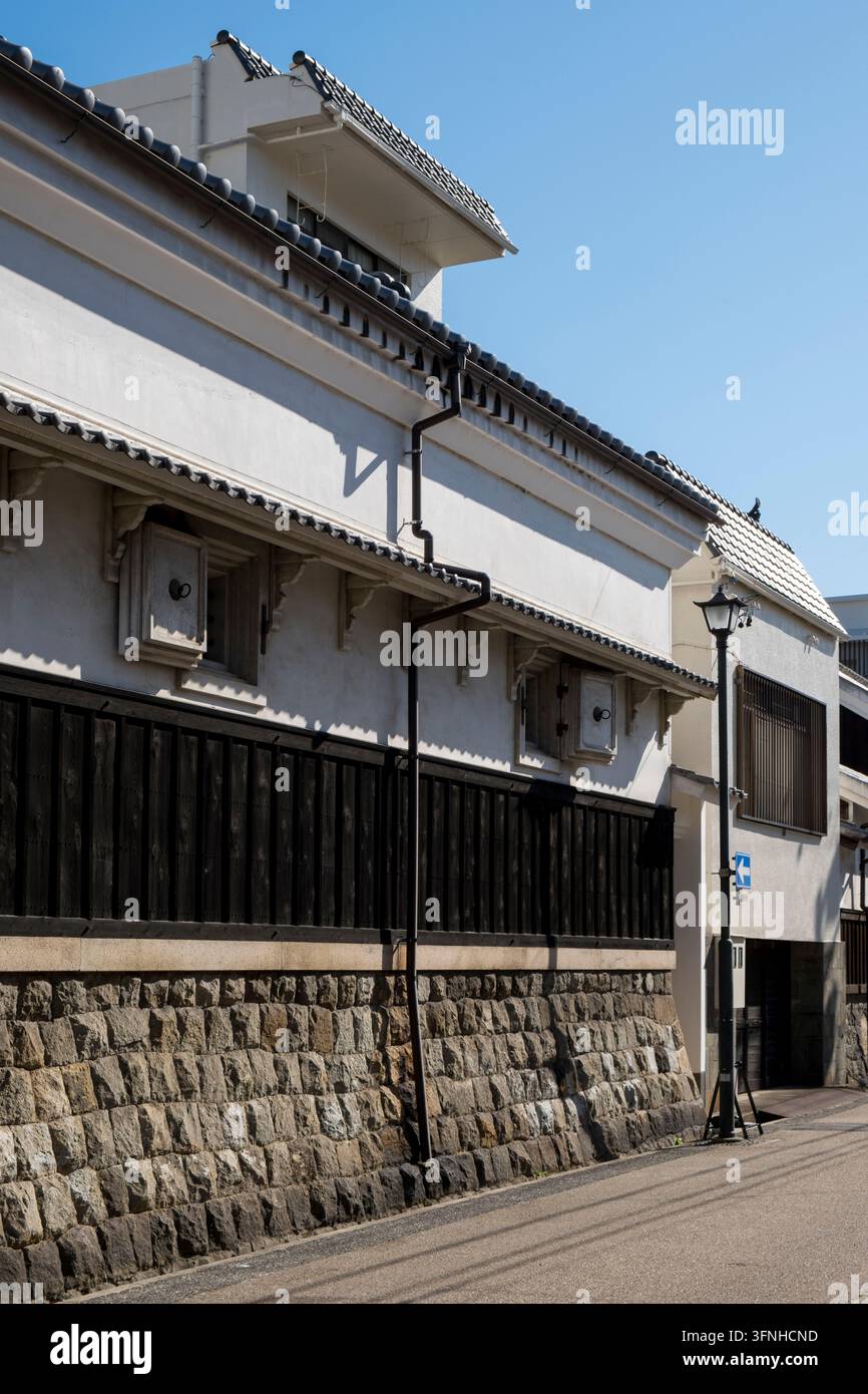 Shike-michi Stadtbild-Erhaltungsbezirk (四間道町並み保存地区) alte japanische Lagerhäuser, die während der Genbun-Ära (1740) in Nagoya, Aichi, Japan gebaut wurden. Stockfoto