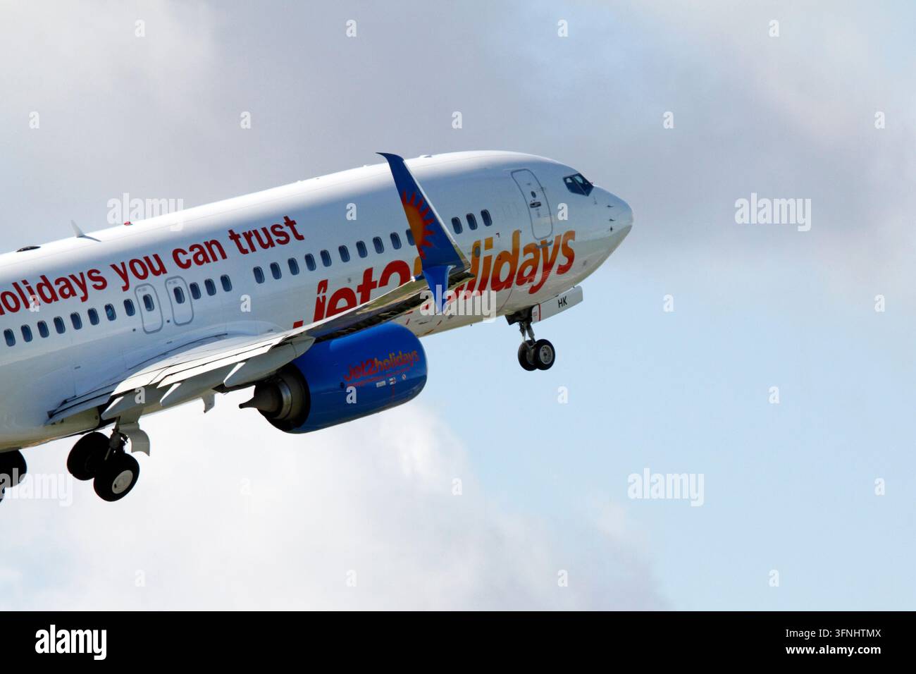 Jet2holidays-Flugzeug, das vom East Midlands Airport, Castle Donington, UK abhebt Stockfoto